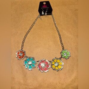 Paparazzi Vibrant Floral Necklace